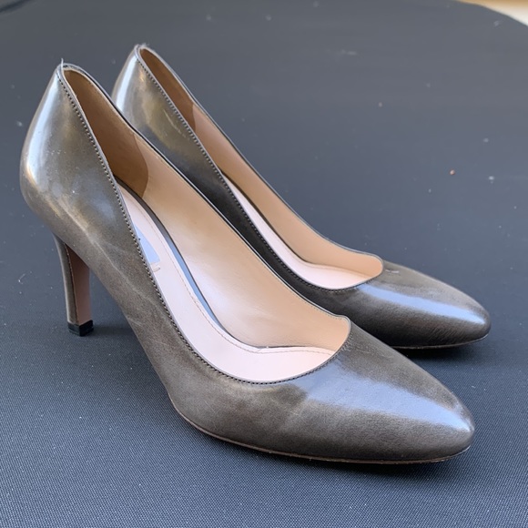New Prada Gray Leather Closed Toe Heels Made in Italy in Size 35.5/ 5.5 - Picture 1 of 13